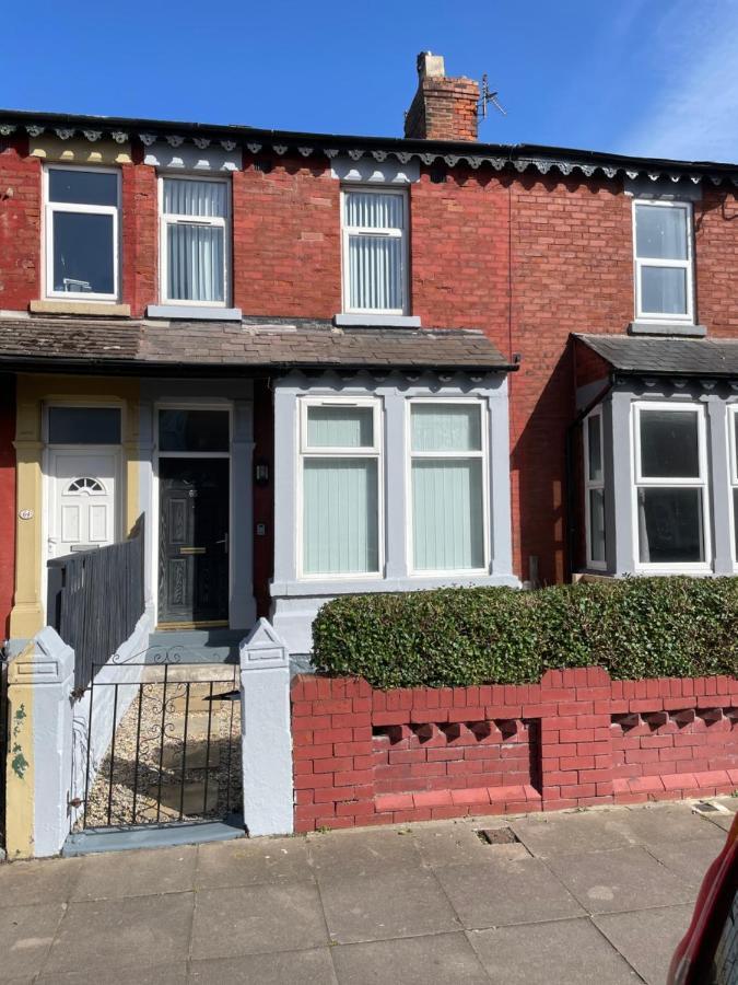 Gorton Holiday Home - Blackpool