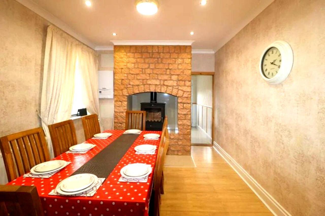 Cheerful 4-Bedroom Holiday Home Close To The Sea - Blackpool