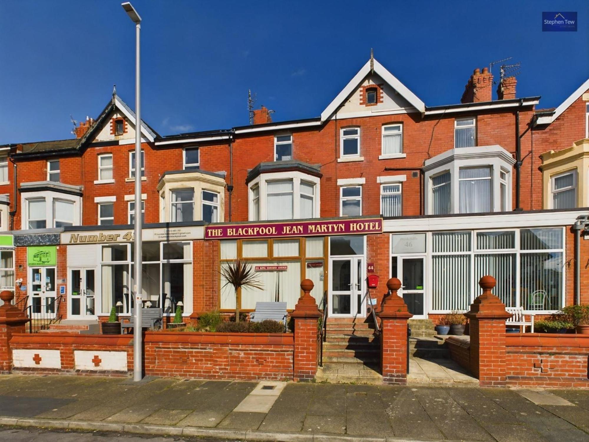Pinnacle Hotel & Suites Formerly Jean Martyn Hotel Near Central Blackpool, Near Beach & Attractions