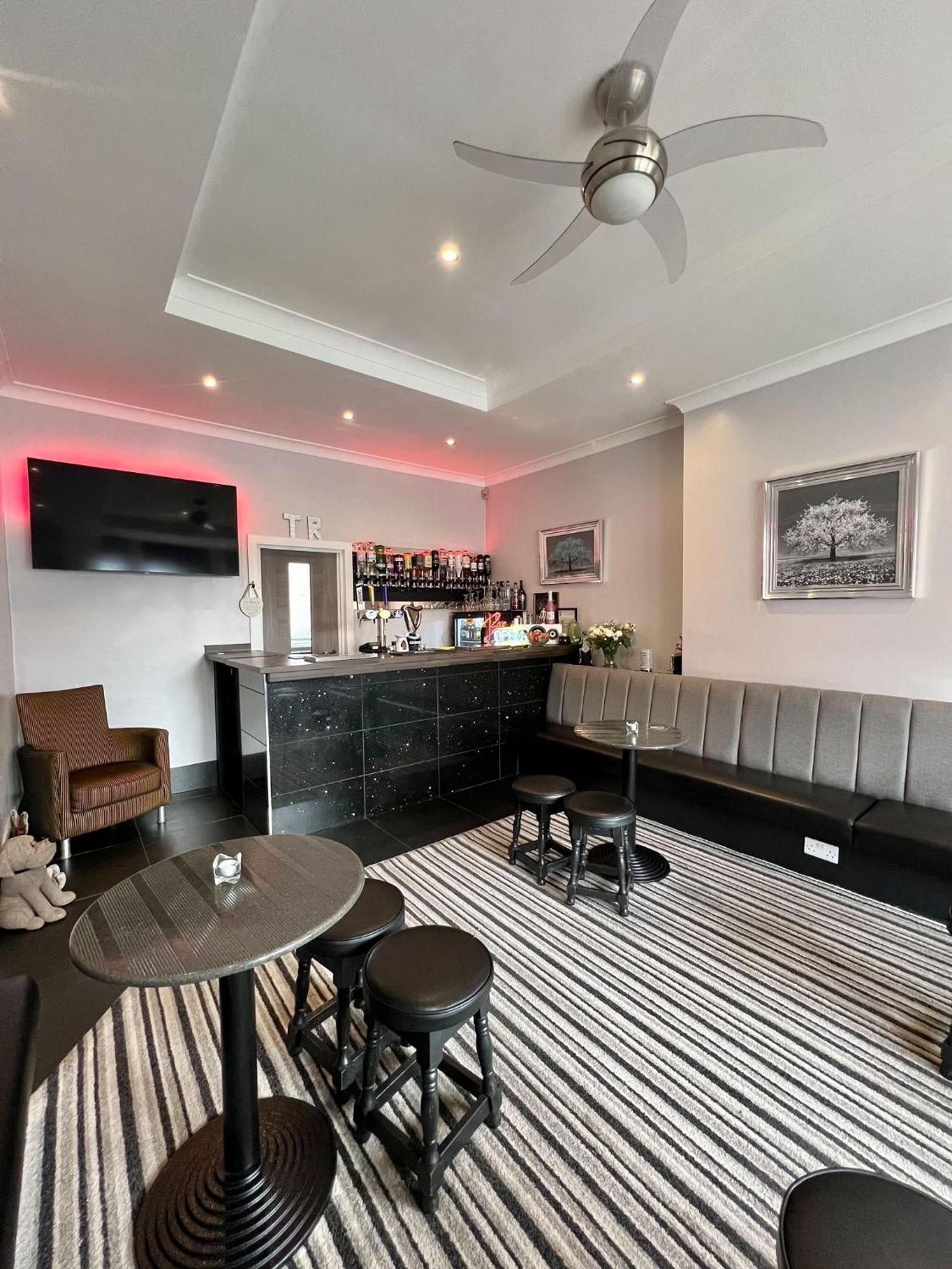 Tudor Rose Hotel