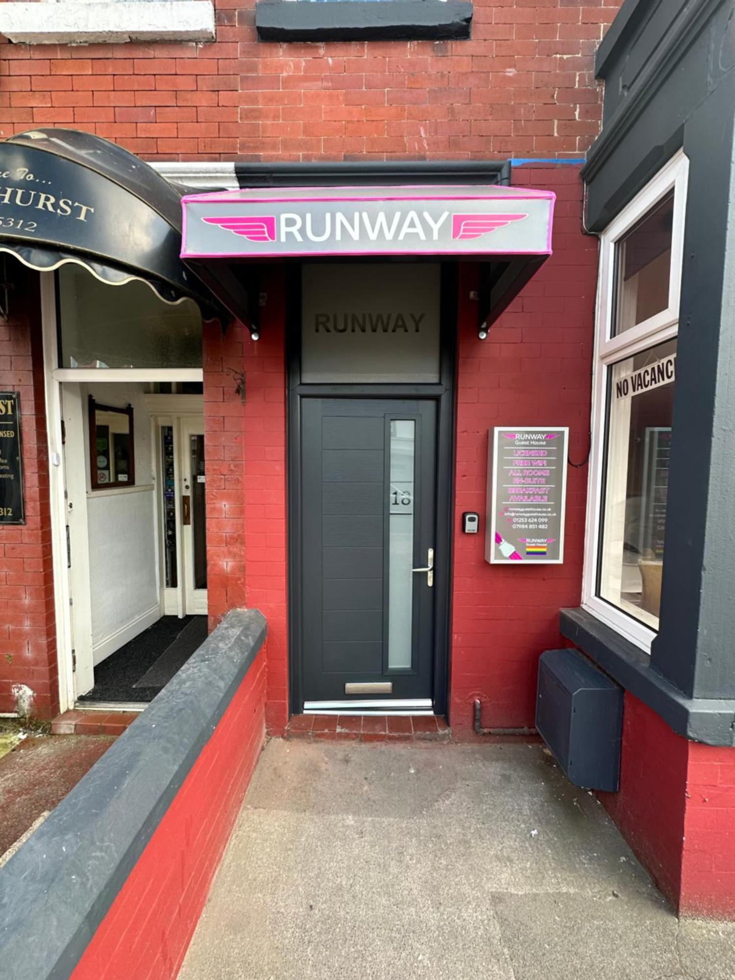B&B Runway Blackpool - Minutes From Winter Gardens - Dog Friendly - Exceptionally Quiet - Very Close H&A Social Club (Adults Only)