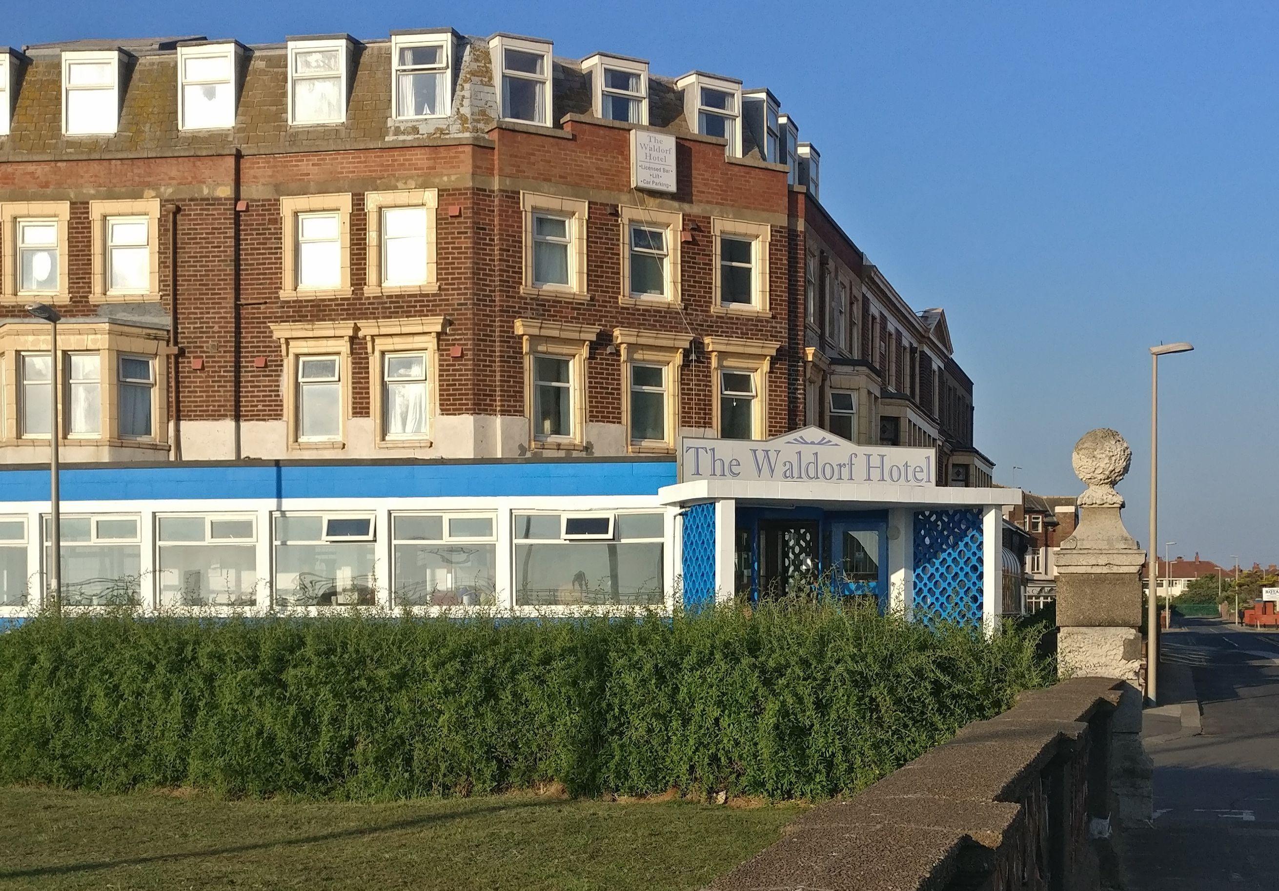 The Waldorf - Near Pleasure Beach & Sandcastle - Blackpool